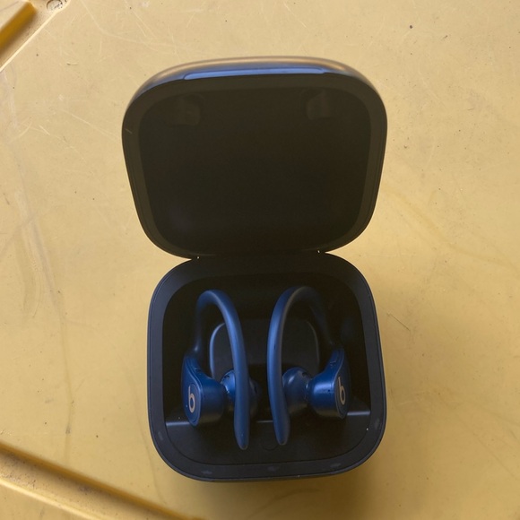 COPY - Beats Black Wireless Earbuds with Case